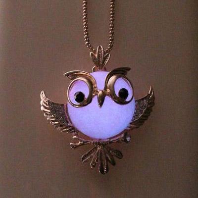Owl Glowing Necklace, Vintage Glowing Necklace,..