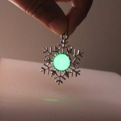 Snowflower Glowing Necklace, Turquoise Glowing..